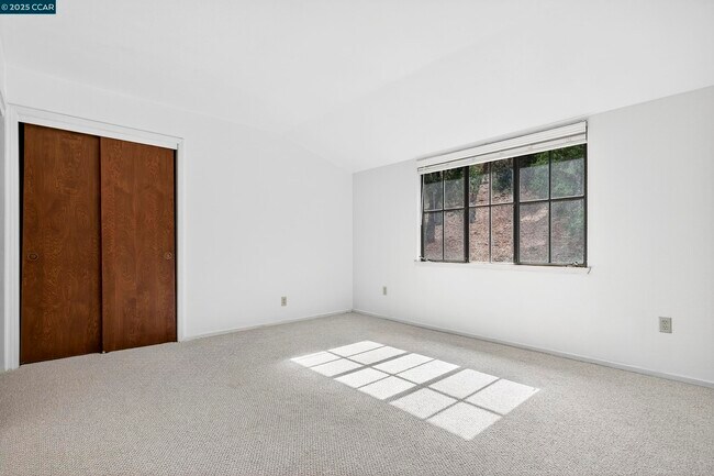 Building Photo - 58 St Andrews Ln