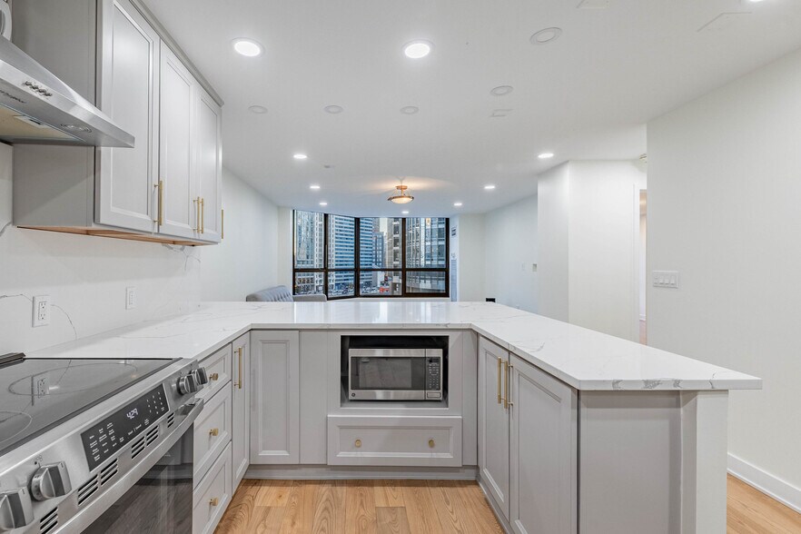 Building Photo - 405 N Wabash Ave