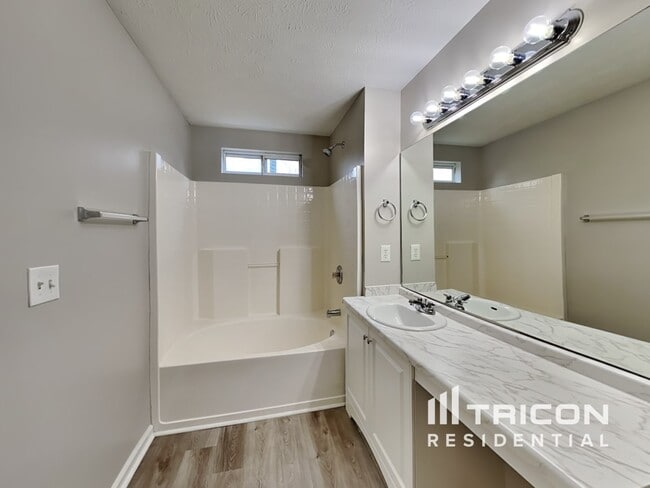Building Photo - 2767 Lake Park Ridge W