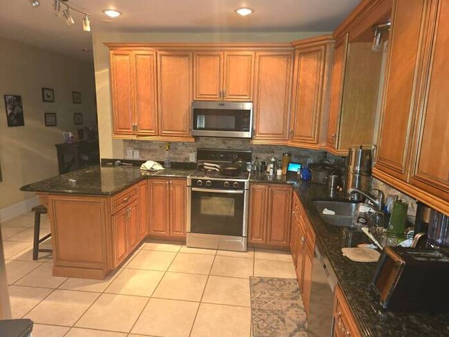 Building Photo - Deeded Boat Slip Comes with Home in Gated ...