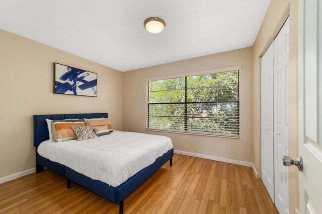 Building Photo - Haystacks Condo