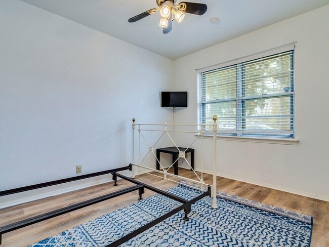 Building Photo - 105 Maynard St