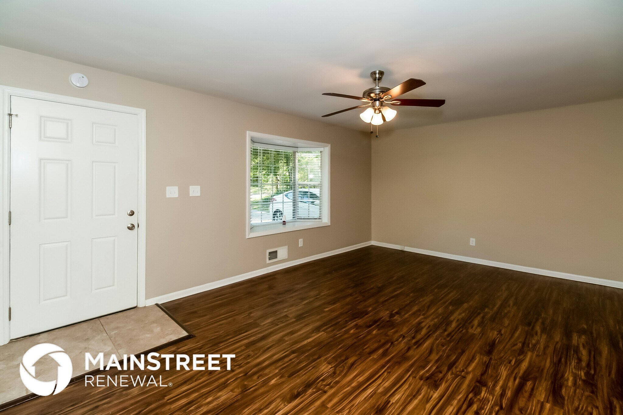 Building Photo - 537 Roxbury Dr