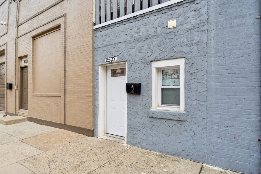 Exterior - 2537 E Ann St