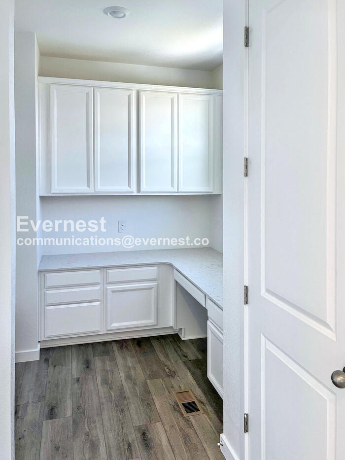 Building Photo - 740 Columbia St