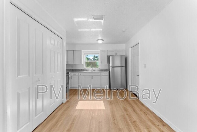 Building Photo - 4009 E Bird St