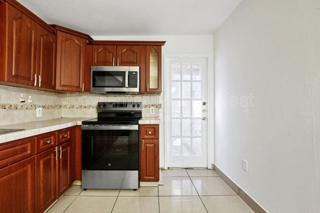 Building Photo - 1531 NW 34th Ave