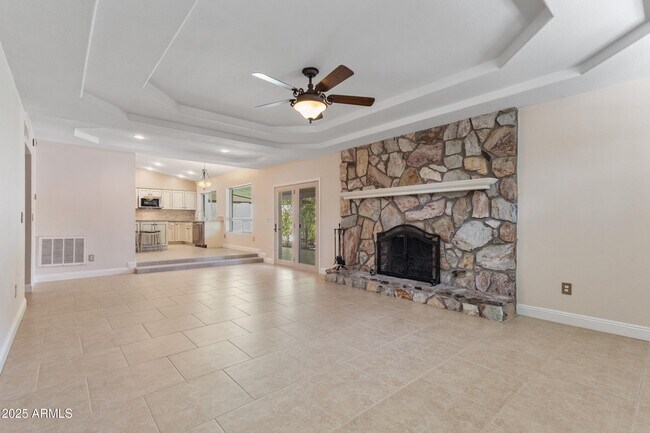 Building Photo - 1131 N York Cir