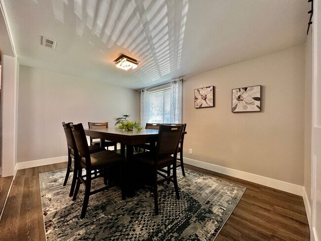 Building Photo - Quaint 4 Bedroom furnished Ranch Home in Mason Ohio