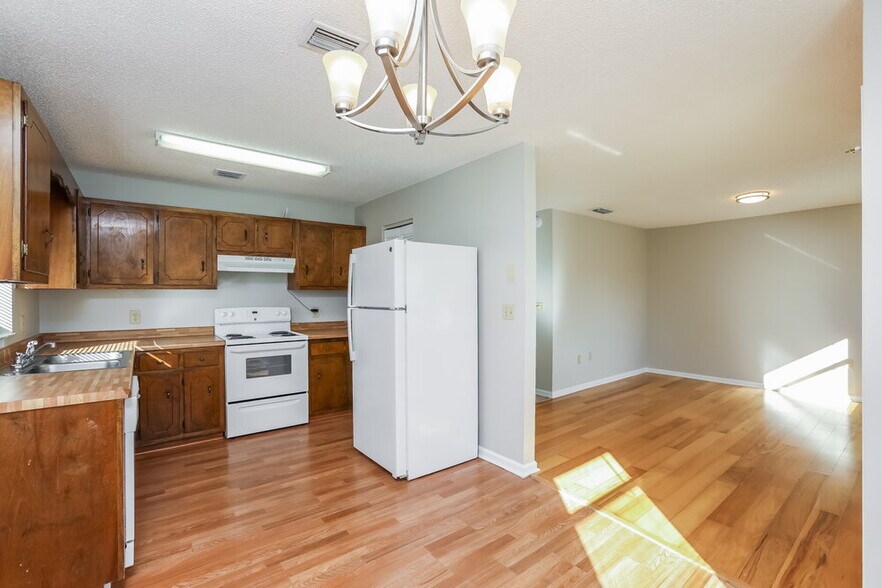 Building Photo - 1608 Gattis Dr