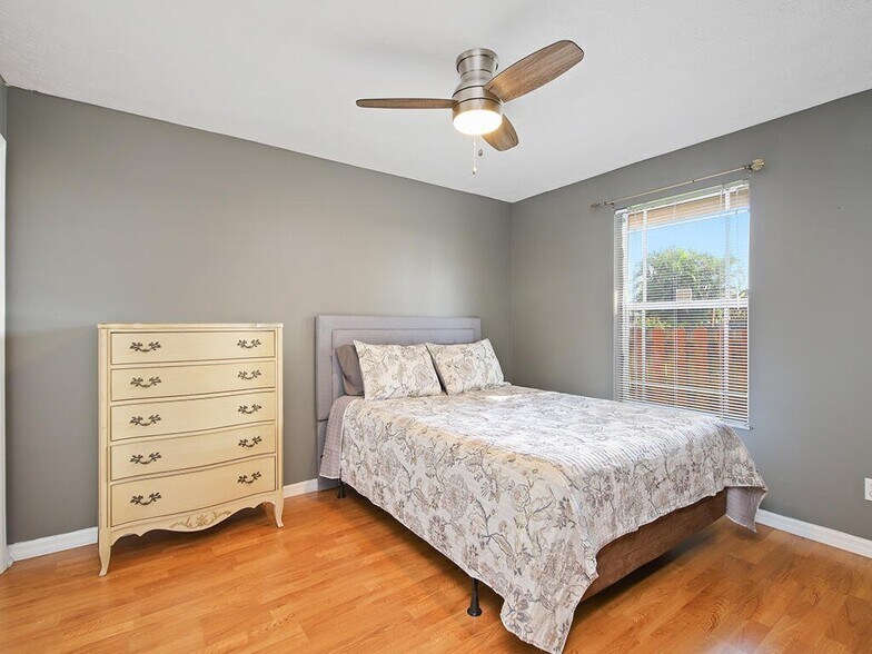 Building Photo - 3051 SW Earl Ave