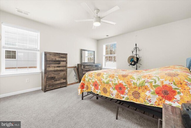 Building Photo - 114 Petal Dr