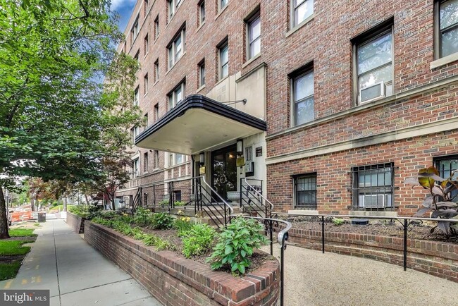 Building Photo - 1365 Kennedy St NW