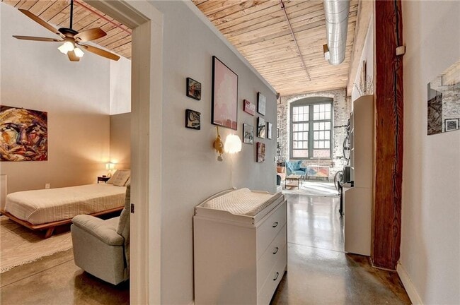 Building Photo - 170 Boulevard SE