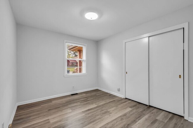 Building Photo - 7453 Harrow Dr