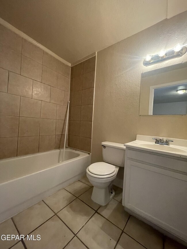 Building Photo - 3419 La Luz Ave