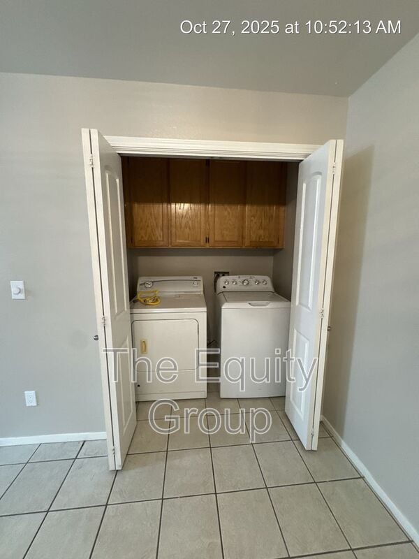 Building Photo - 2752 W Oriole Ave