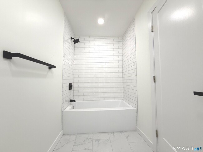 Building Photo - 275 Dayton Rd