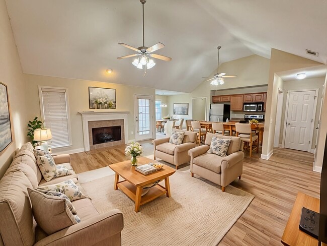 Building Photo - 1001 Bradford Way