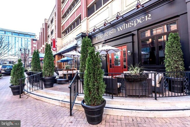 Building Photo - 157 Fleet St