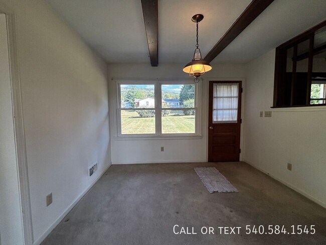 Building Photo - 1511 Narcissus St