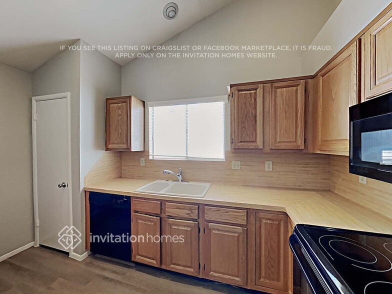 Building Photo - 446 E Wescott Dr