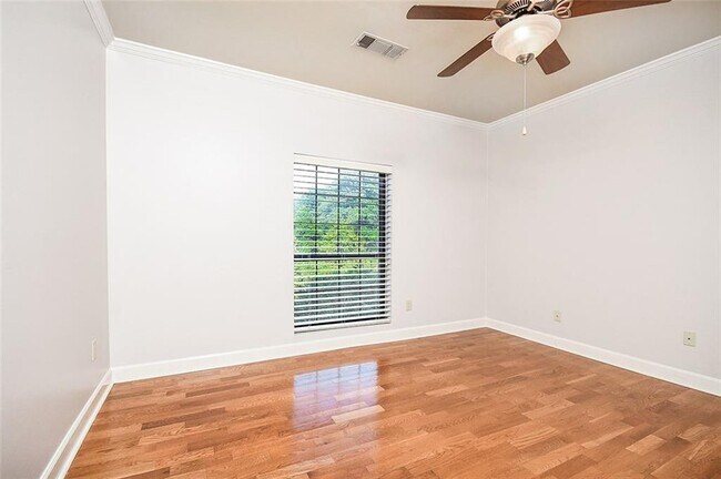 Building Photo - 2865 Lenox Rd NE