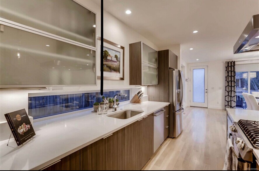 Building Photo - 3528 Stuart St