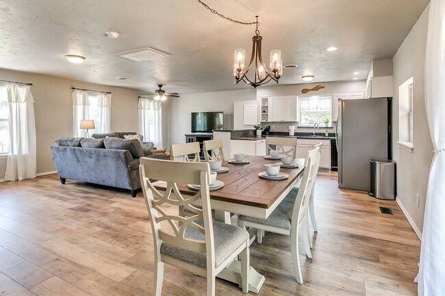 Building Photo - 1809 Ketch Dr