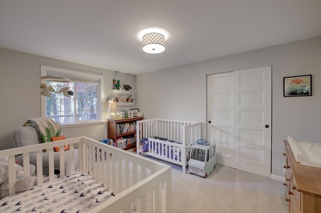 Building Photo - 3Bd/2.75Ba Sammamish Home