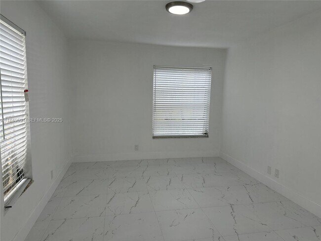 Building Photo - 450 NW 20th St