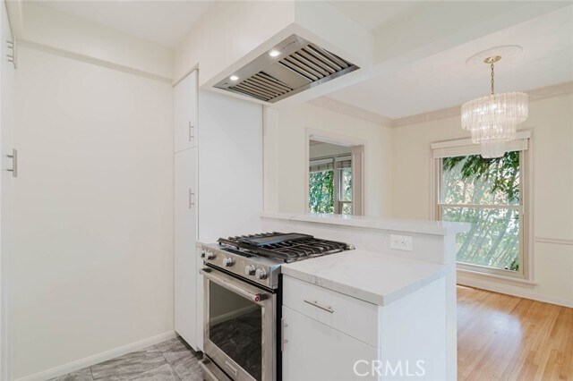 Building Photo - 5962 S San Vicente Blvd