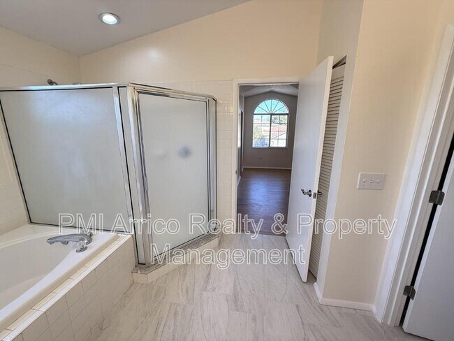 Building Photo - 12653 Longcrest Dr