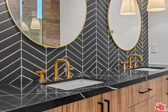 Building Photo - 14535 Killion St