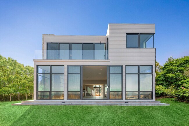 Building Photo - 247 Kings Point Rd