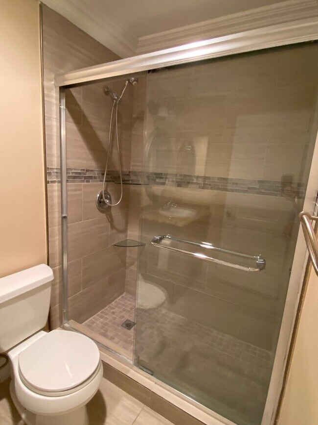 Building Photo - Villa Montevina 2 Bedroom Condo!