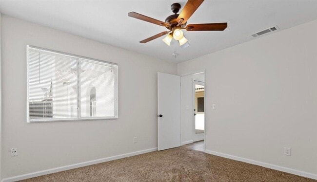 Building Photo - NW-Bakersfield  3 bed/2 bath with pool