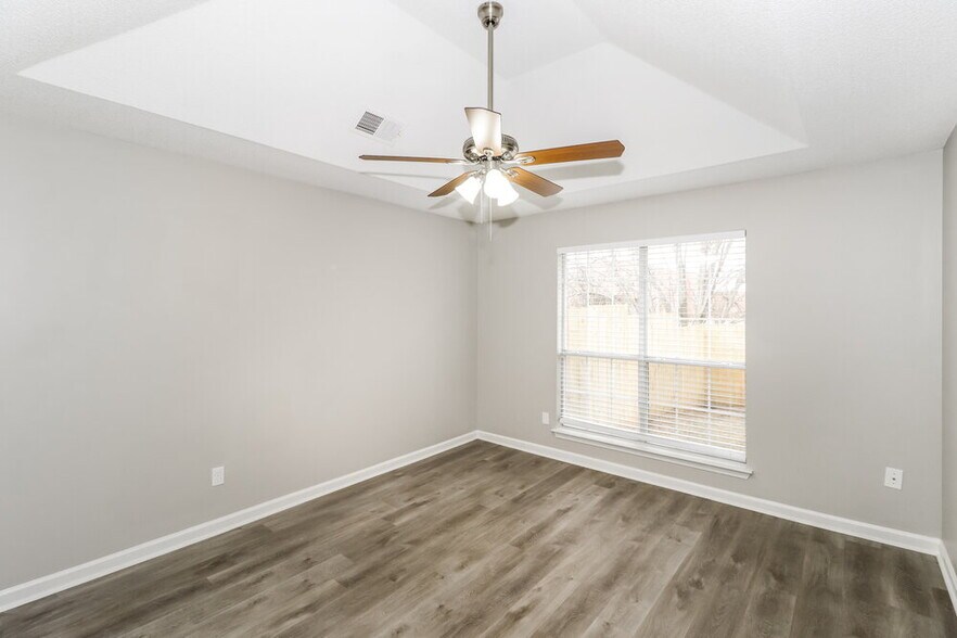 Building Photo - 7086 Lagrange Hill Dr