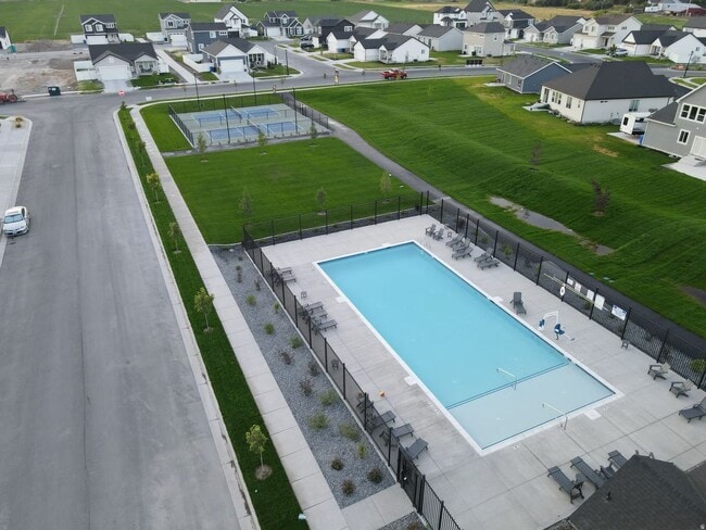 Building Photo - Like-New Rambler in The Village at Fox Meadows | Mountain Views, Pool Community & All Appliances ...