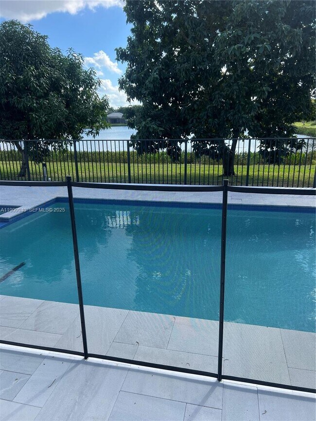 Building Photo - 10664 Paso Fino Dr