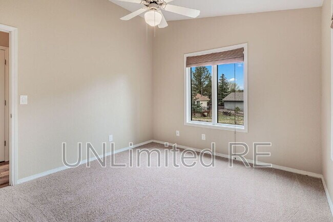 Building Photo - 4154 E Broken Rock Loop