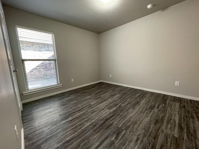 Building Photo - 2140 N Texas Ave