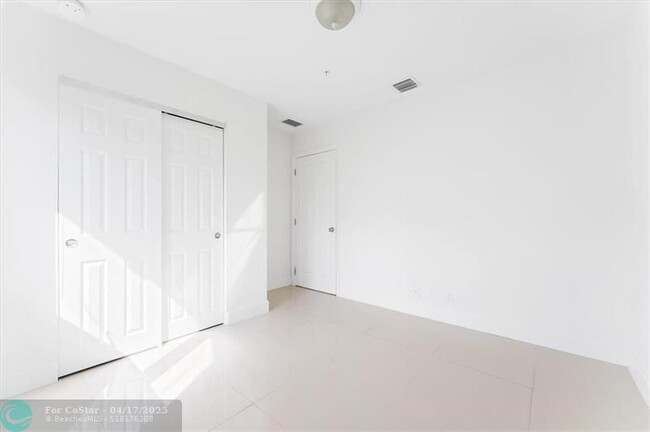 Building Photo - 448 NW 41st St