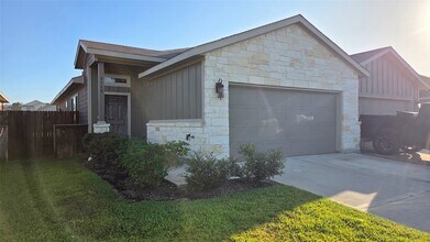 Building Photo - 9760 Grosbeak Ln