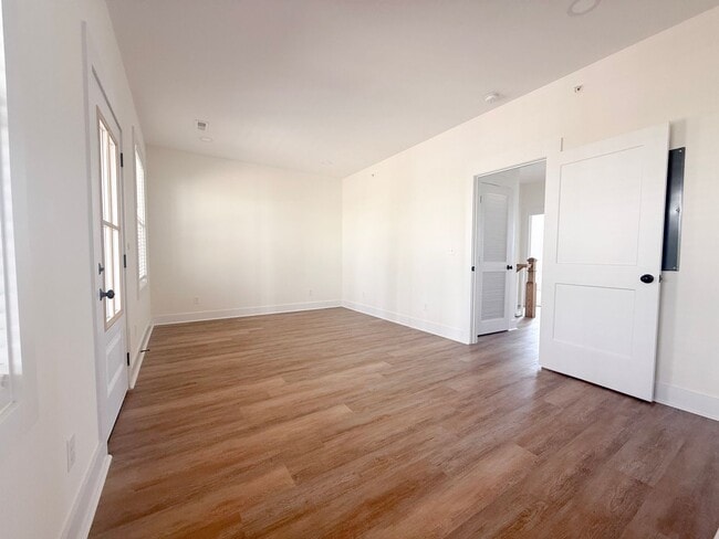 Building Photo - 1347 Belfair St
