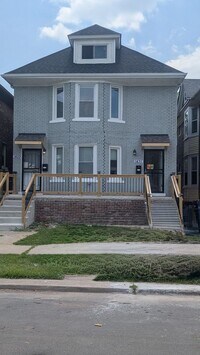 Building Photo - Euclid Gateway 5