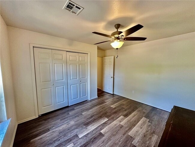 Building Photo - 14902 Dutchmans Dr