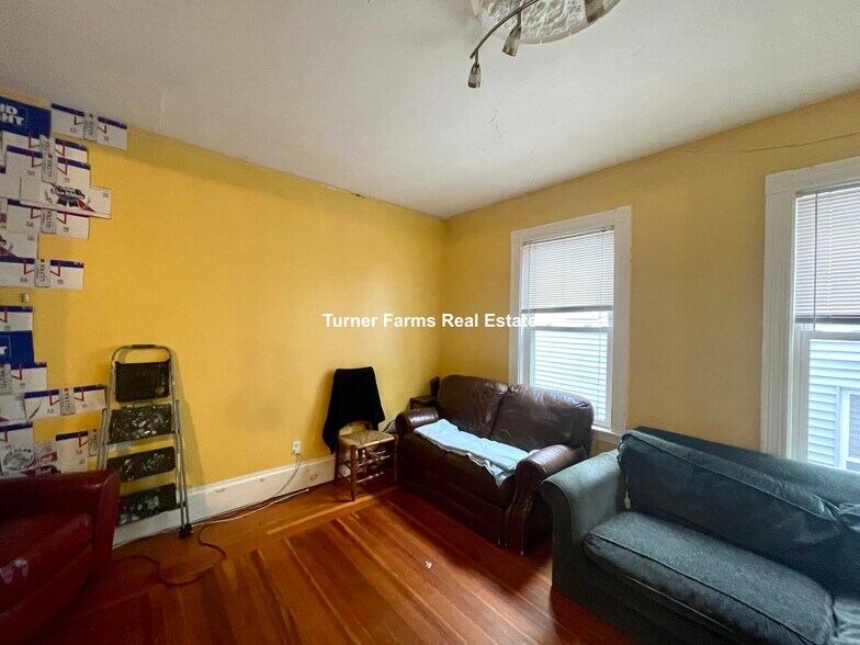 Building Photo - 12 Bucknam St