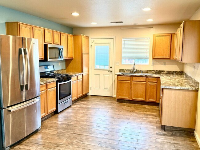 Building Photo - 3 bedroom, 2 bathroom-Reno/Stead area