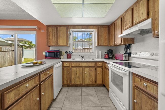Building Photo - 11891 Atlin Dr
